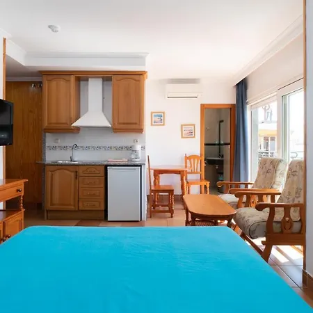 Apartment Leonor Carihuela *